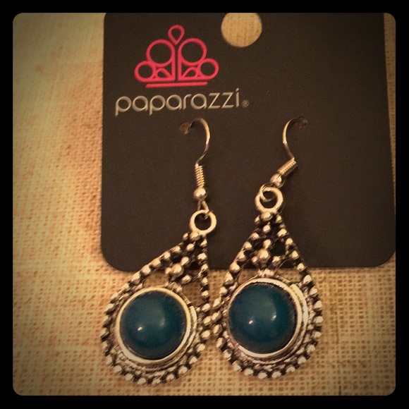 Paparazzi dangle earrings - Picture 1 of 1